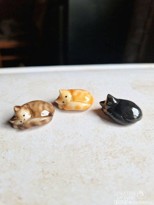 Personalized ceramic Curled up kitten figurines @lignealunaclay