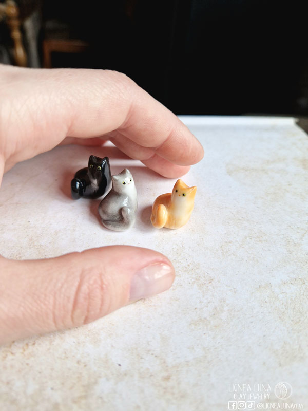Personalised ceramic sitting cat figurines @lignealunaclay by Inna Kapitun