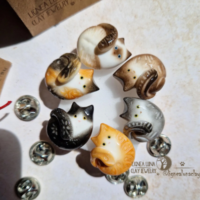 Embossed Polymer Clay Cat Brooch Lignea Luna