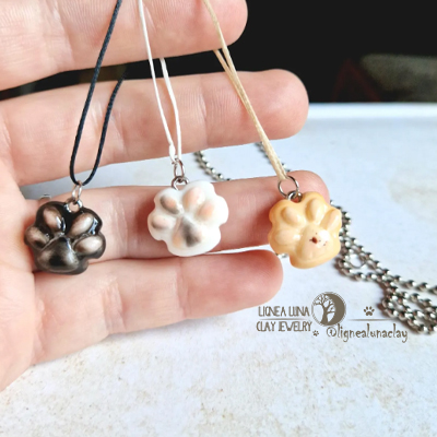 Personalised polymer clay cat’s paws pendants from photo Lignea Luna